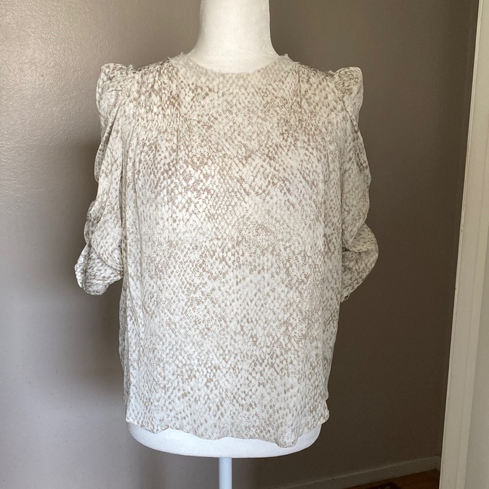 ❌SOLD❌ ✨NWT Avec Les Filles Blouse/Top. Size Small.